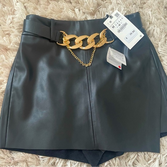 Zara Pants - NWT Zara faux leather skirt w chain belt